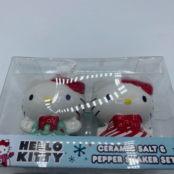 Hello Kitty Holiday Christmas Ceramic Salt and Pepper Shakers Sanrio - Picture 2 of 5